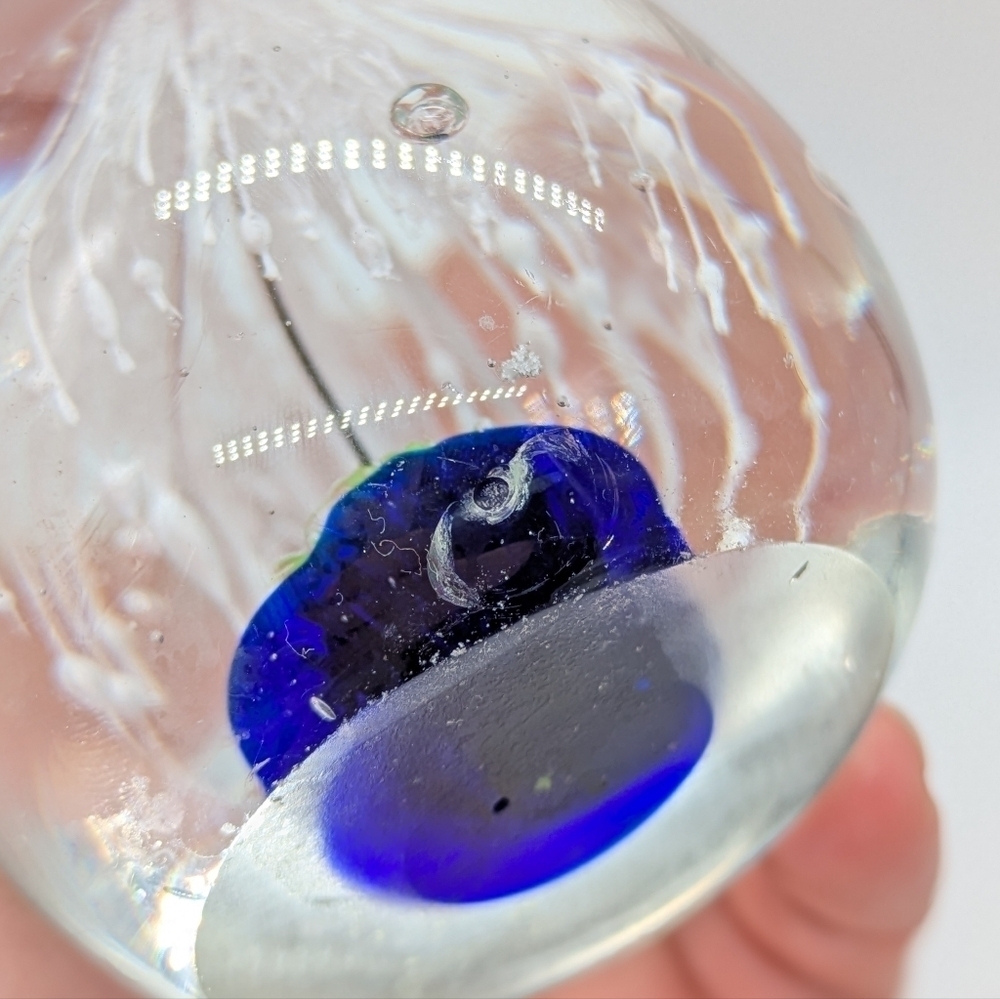 Set Of Two Paperweights - Picture 6 of 8